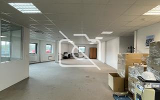 Entrepôt à louer à Montigny-le-Bretonneux - 2 361 m²