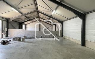 Entrepôt à louer à Grosrouvre - 198 m²