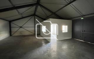 Entrepôt à louer à Grosrouvre - 198 m²