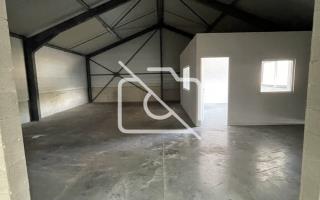 Entrepôt à louer à Grosrouvre - 198 m²