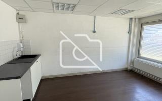 Entrepôt à louer à Trappes - 630 m²