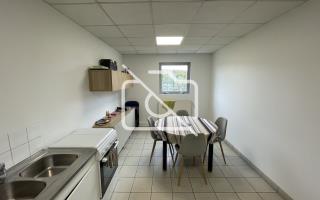 Entrepôt à louer à Houdan - 827 m²