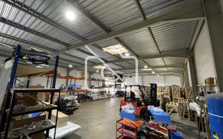 Entrepôt à louer à Houdan - 827 m²
