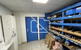 Entrepôt à louer à Houdan - 827 m²