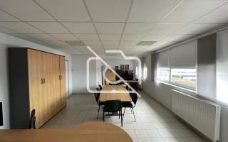 Entrepôt à louer à Houdan - 827 m²