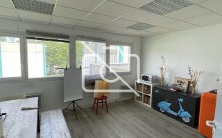 Entrepôt à louer à Trappes - 314 m²