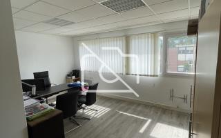 Entrepôt à louer à Trappes - 314 m²