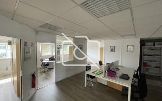 Entrepôt à louer à Trappes - 314 m²