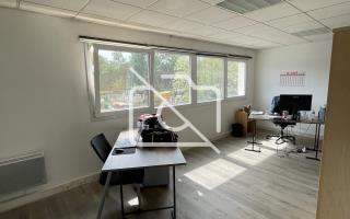 Entrepôt à louer à Trappes - 314 m²