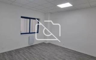 Entrepôt à louer à Lisses - 240 m²