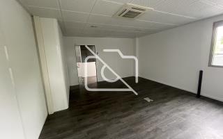 Entrepôt à louer à Trappes - 1 450 m²