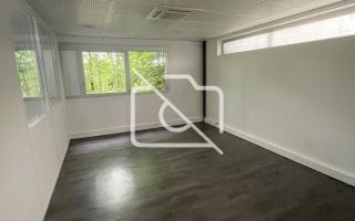 Entrepôt à louer à Trappes - 1 450 m²