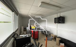 Entrepôt à louer à Trappes - 1 450 m²