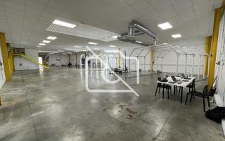 Entrepôt à louer à Trappes - 1 450 m²