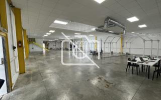 Entrepôt à louer à Trappes - 1 450 m²