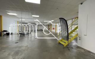 Entrepôt à louer à Trappes - 1 450 m²