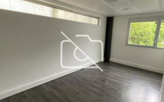 Entrepôt à louer à Trappes - 1 450 m²