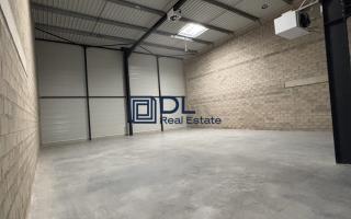 Entrepôt à louer à Trappes - 450 m²