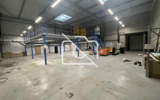 Entrepôt à louer à Le Pin - 680 m²