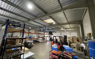 Entrepôt à vendre à Houdan - 827 m²