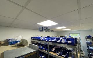 Entrepôt à vendre à Houdan - 827 m²