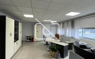 Entrepôt à vendre à Houdan - 827 m²