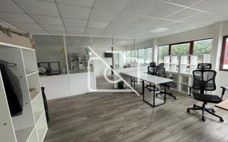 Entrepôt à louer à Le Pin - 365 m²