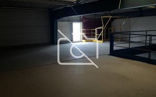 Entrepôt à vendre à Magny-les-Hameaux - 541 m²