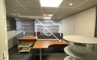 Entrepôt à vendre à Magny-les-Hameaux - 541 m²