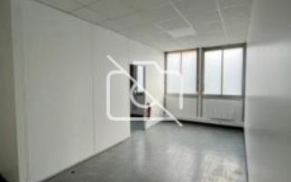 Entrepôt à louer à Coignières - 496 m²