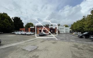 Entrepôt à vendre à Voisins-le-Bretonneux - 1 850 m²