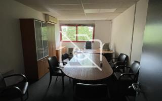 Entrepôt à vendre à Voisins-le-Bretonneux - 1 850 m²