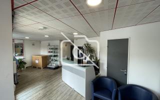 Entrepôt à vendre à Voisins-le-Bretonneux - 1 850 m²