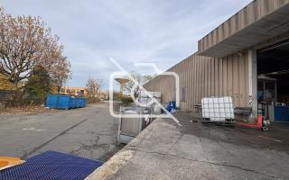 Entrepôt à vendre à Montigny-le-Bretonneux - 2 500 m²