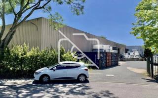 Entrepôt à vendre à Montigny-le-Bretonneux - 2 500 m²