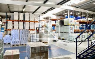 Entrepôt à vendre à Montigny-le-Bretonneux - 2 500 m²