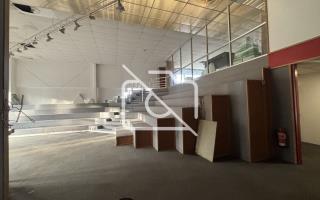 Entrepôt à vendre à Montigny-le-Bretonneux - 2 500 m²