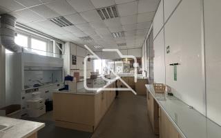 Entrepôt à vendre à Montigny-le-Bretonneux - 2 500 m²