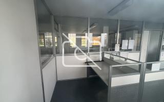 Entrepôt à vendre à Montigny-le-Bretonneux - 2 500 m²