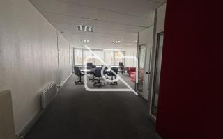 Entrepôt à vendre à Montigny-le-Bretonneux - 2 500 m²