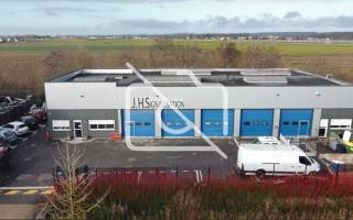 Entrepôt à vendre à Guibeville - 741 m²