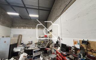 Entrepôt à louer à Élancourt - 287 m²