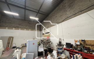 Entrepôt à louer à Élancourt - 287 m²