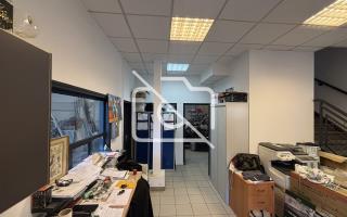 Entrepôt à louer à Élancourt - 287 m²