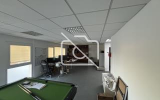 Entrepôt à louer à Élancourt - 287 m²