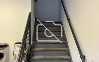 Entrepôt à louer à Élancourt - 287 m²