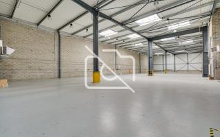 Entrepôt à louer à Magny-les-Hameaux - 1 248 m²