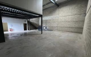 Entrepôt à vendre à Le Perray-en-Yvelines - 195 m²