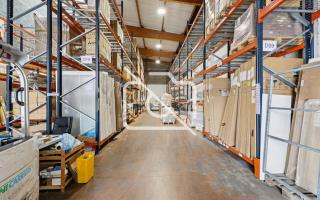 Entrepôt à vendre à Émerainville - 1 180 m²