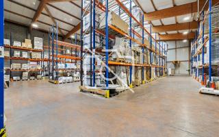 Entrepôt à vendre à Émerainville - 1 180 m²